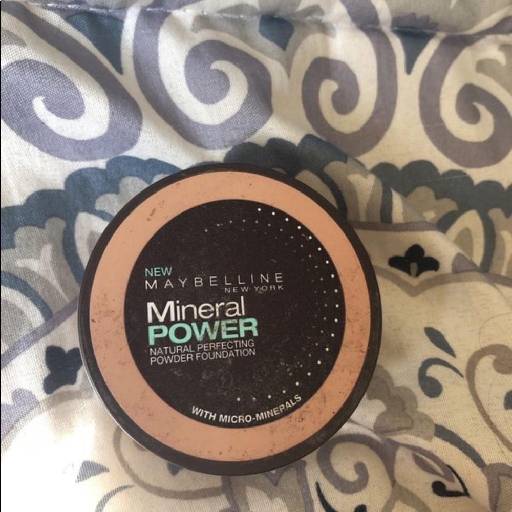 maybeline mineral foundation powder.